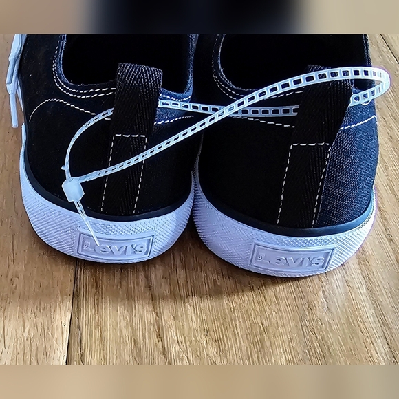 New Levi's Women's Low-Top Black Canvas Sneakers – Size 7 US (EU 38, UK 4.5) - Picture 6 of 8